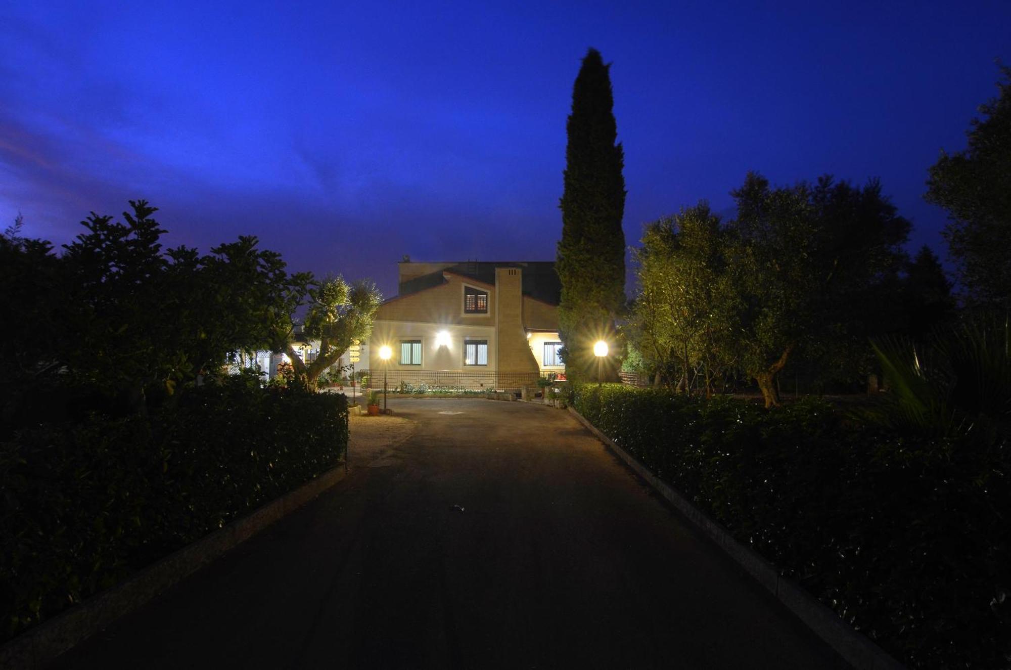מאלייה B&B Villa Vittoria מראה חיצוני תמונה